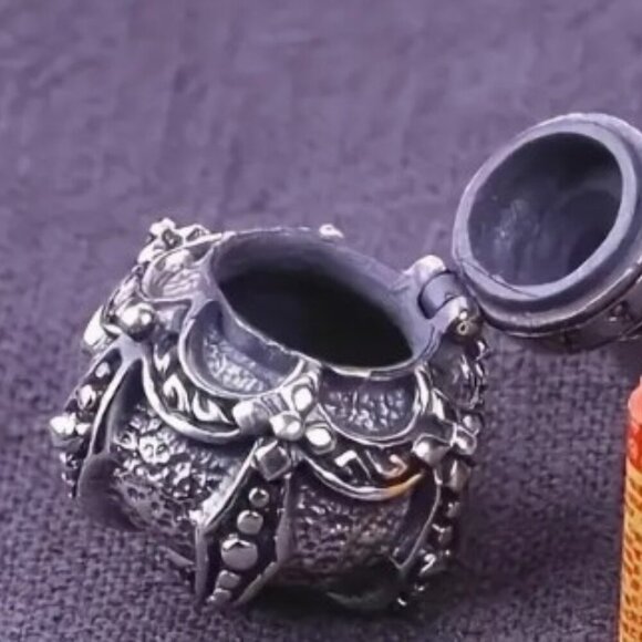 Vintage-Style Antique Silver-toneCopper Pendant Necklace w/ Openable Box - Picture 6 of 11